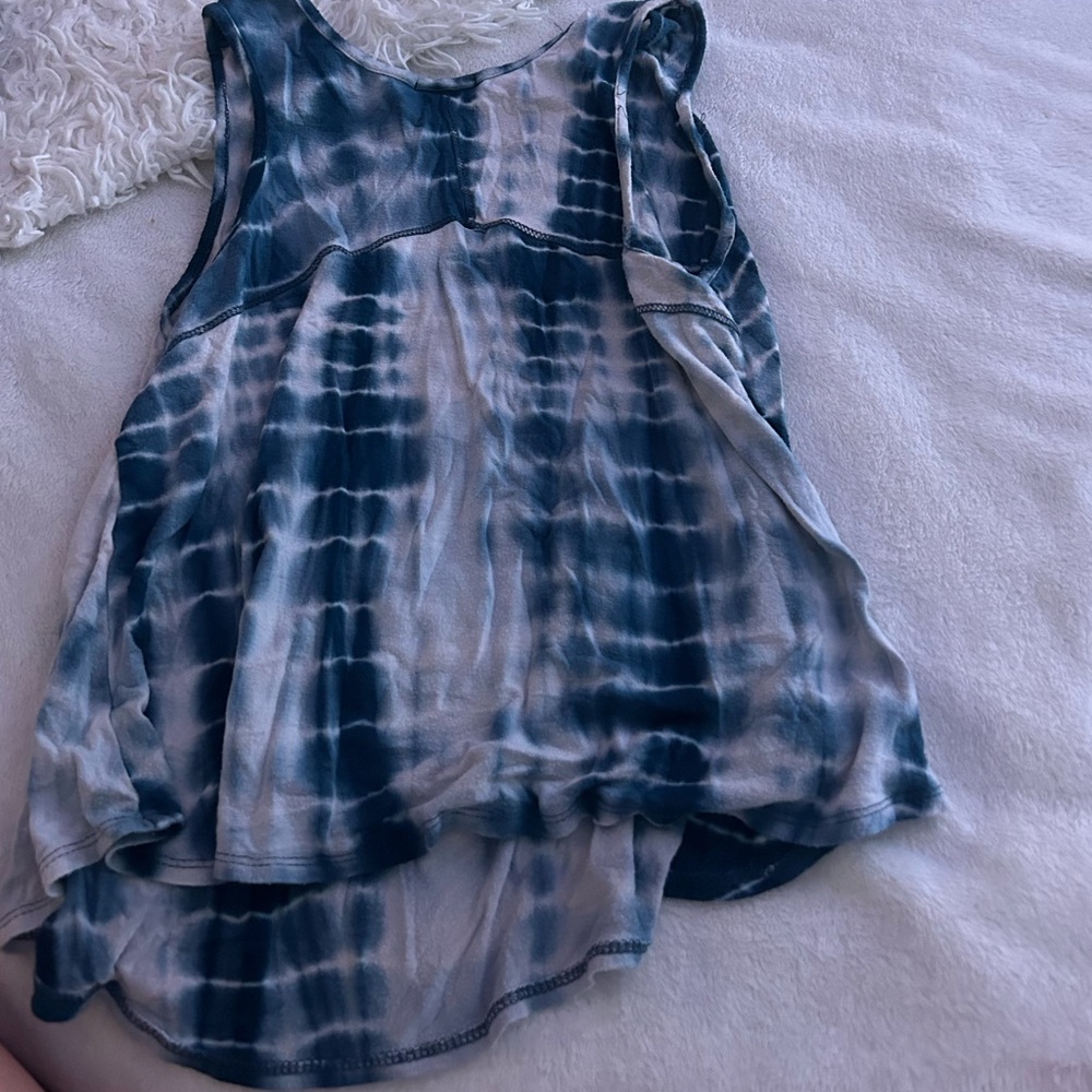 Flowy Pattern Tank